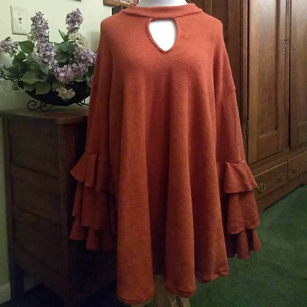 PLUS Bell sleeve sweater